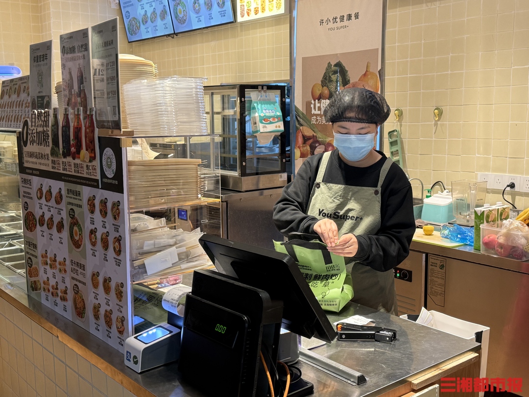 商家一天能卖超200份消费新观察麻将胡了试玩平台中式健康餐出圈有(图3)